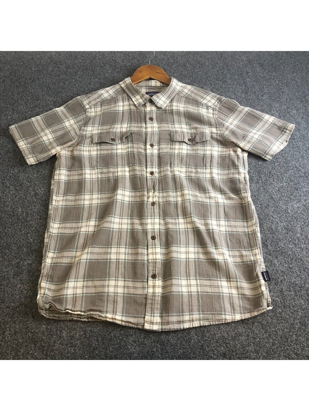 Patagonia 100% Organic Cotton Shirt Mens Large Gray Plaid Short Sleeve Button